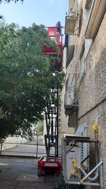 פתרונות מתקדמים לעבודה בגובה: הבחירה בבמות הרמה איכותיות
