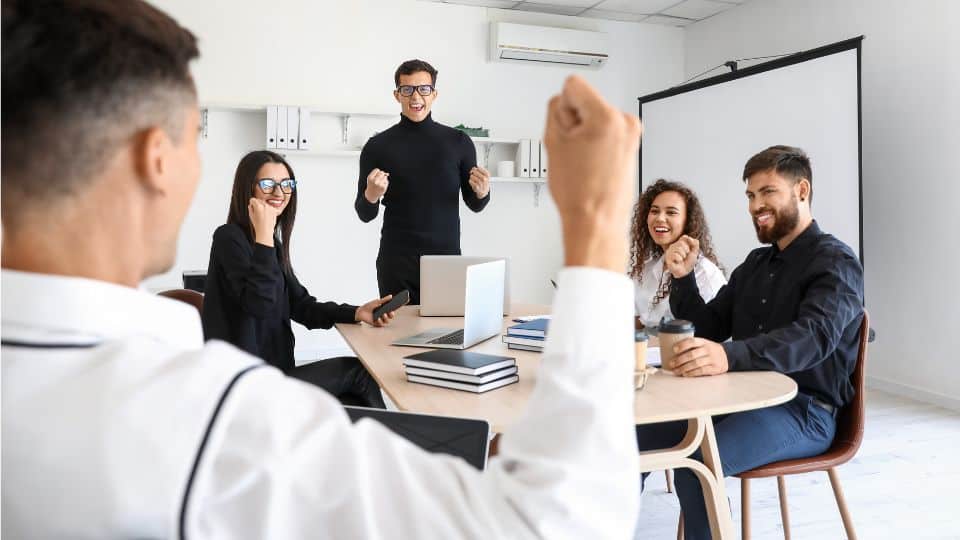 להעביר את זה הלאה: איך מלמדים את בני הנוער מנהיגות?