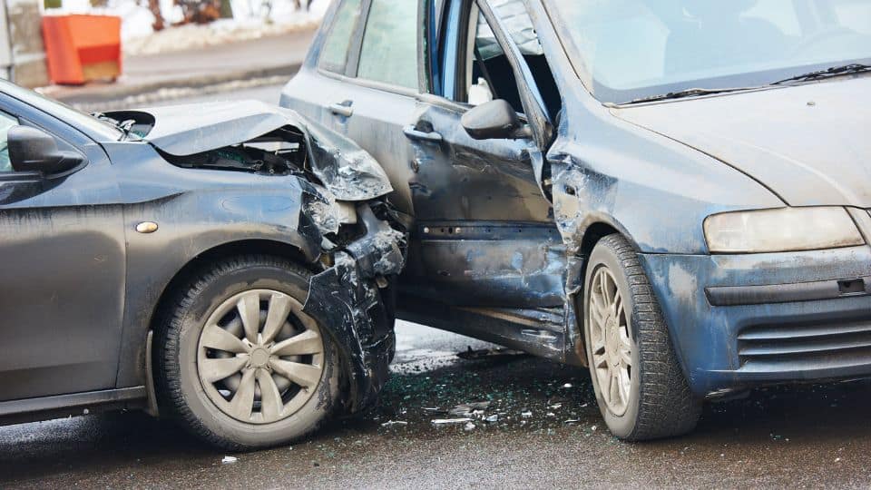 מקסום פיצויים: כיצד עורך דין תאונות דרכים יכול לעזור לכם פיננסית
