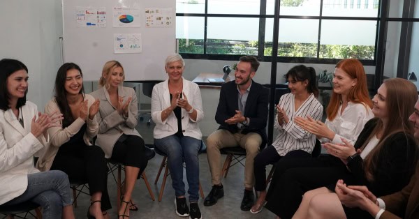 איך למדוד תשואה אמיתית על ההשקעה בסדנאות מנהיגות וגיבוש צוות – מדריך פרקטי למחלקות כספים ומשאבי אנוש
